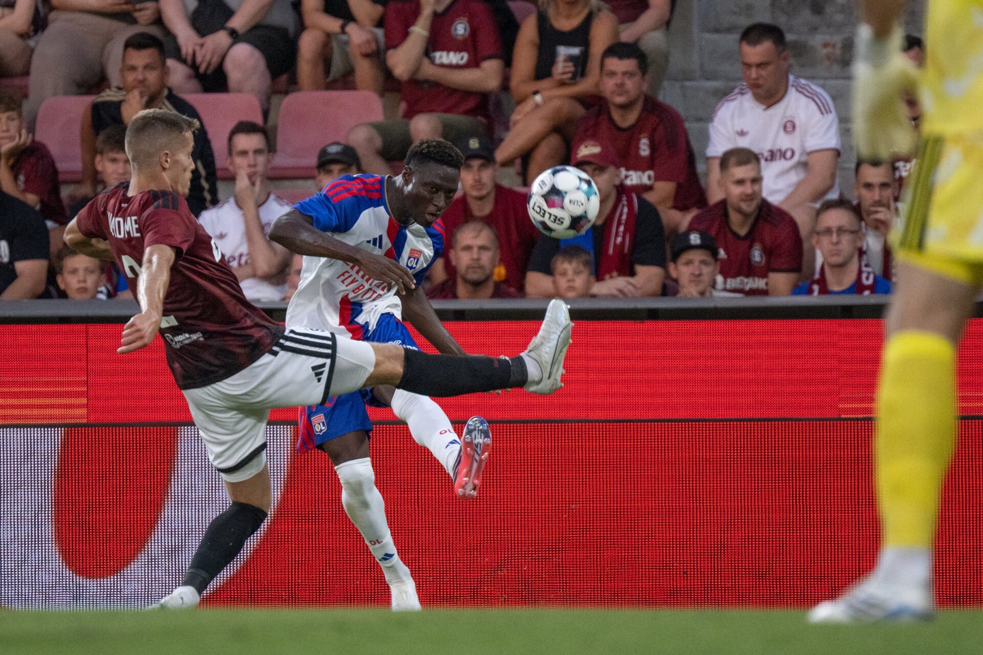 OL : "Il a de grandes qualités", Fonseca réagit à la blessure de Ouédraogo