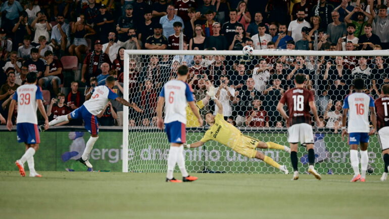 Corentin Tolisso a manqué le cadre sur son penalty lors de Sparta Prague - OL