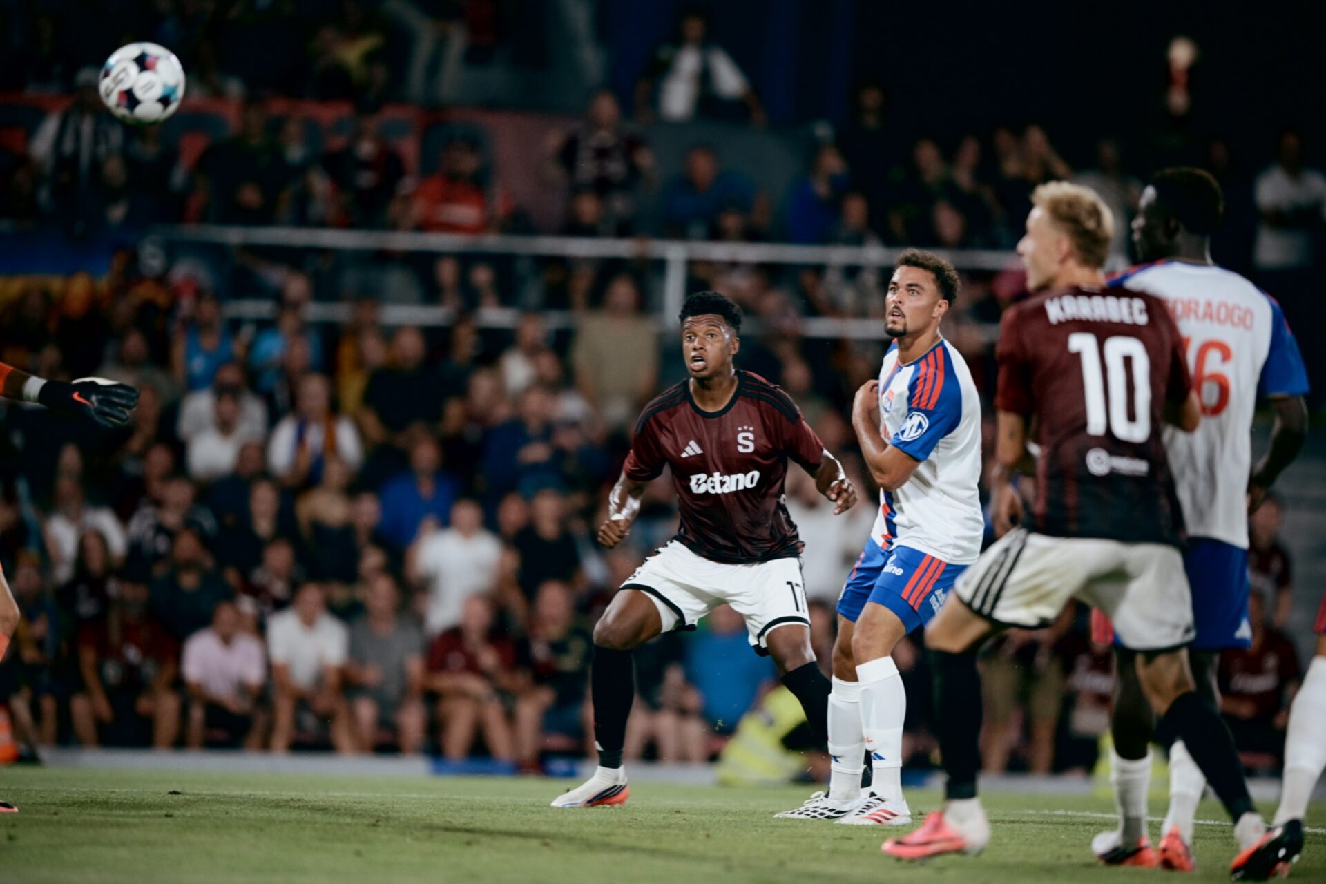 Lens - OL : Kluivert entre dans le 11, Fonseca fait confiance à ses titulaires habituels