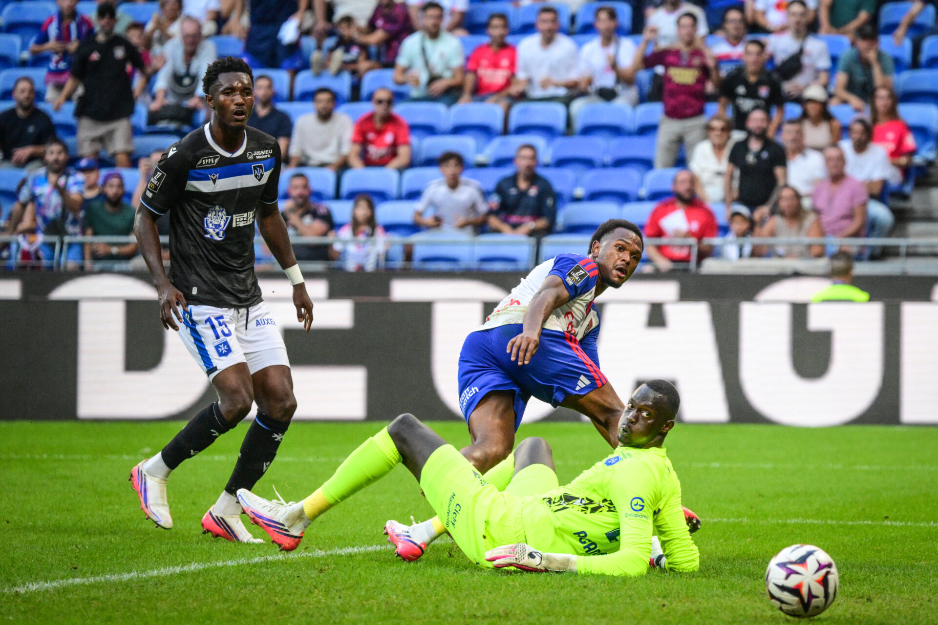 
		Commentaires sur Ligue 1 : un OL souvent souverain à domicile en 2026 par JUNi DU 36		
