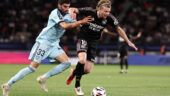 Pavel Šulc (OL) face à Pierre Lees Melou (Paris FC)
