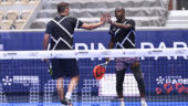 Clément Chantome et Sylvain Wiltord (FRA) jouant le Coeur Padel à Roland-Garros