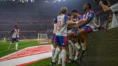 Les joueurs de l'OL célèbrent un but contre Rennes.