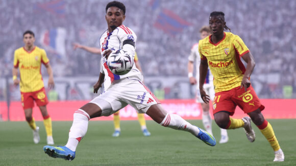 Abner face à Amadou Haïdara lors d'OL - Lens en mai 2026