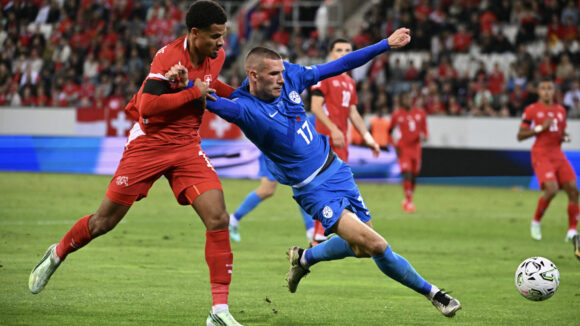 Zachary Athekame lors de Suisse - Slovénie