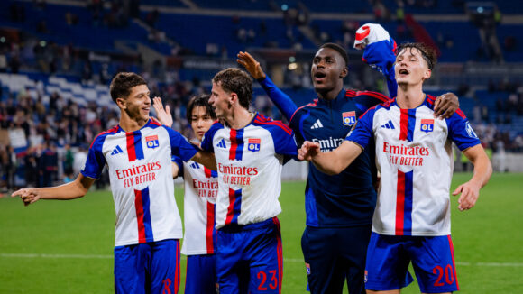 Moussa Niakhaté avec Felix Bacher, Tyler Morton et Khalis Merah après OL - Crystal Palace