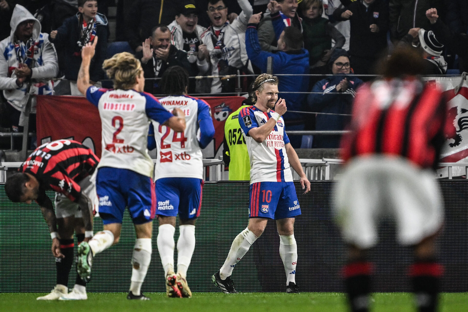 
		Commentaires sur L'OL domine Nice (2-1) et s'empare de la tête du championnat par OLPassePresent		