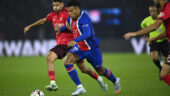 Khalis Merah (OL) face à Désiré Doué (PSG)