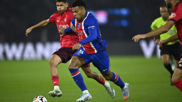 Khalis Merah (OL) face à Désiré Doué (PSG)