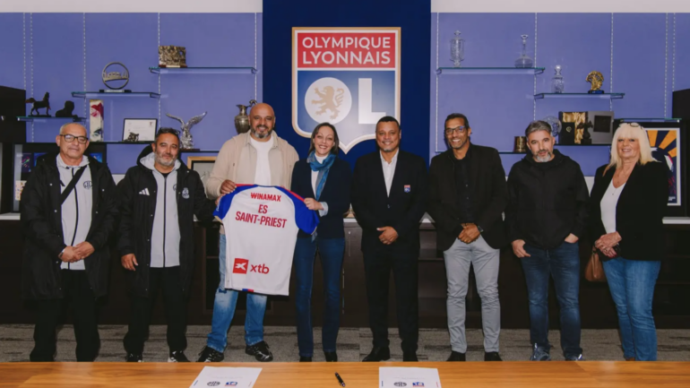 Les dirigeants de l'ES Saint-Priest avec ceux de l'OL /@OL